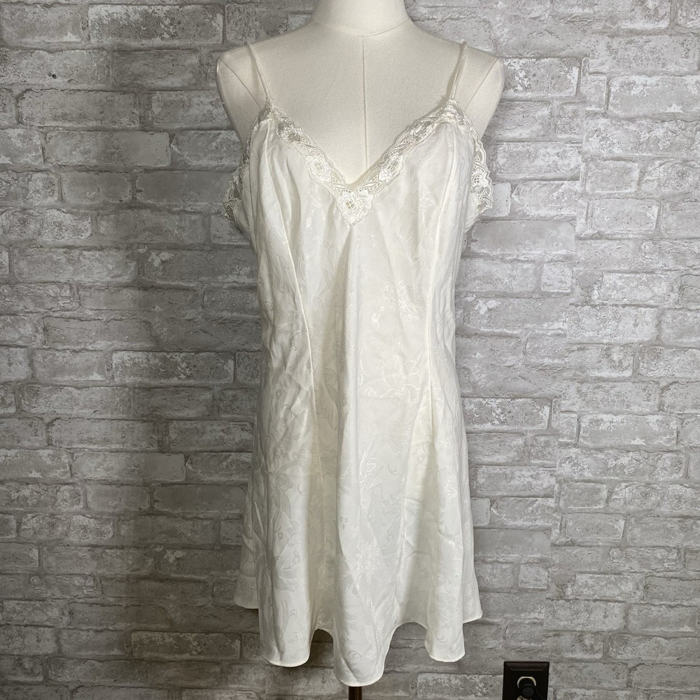 vintage Victoria's Secret ivory damask lace nightgown Size Large Gold Label